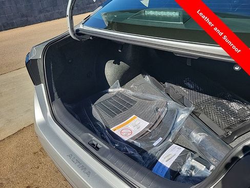 New 2025 Nissan Altima 2.5 SR w/ SR Premium Package FWD image 14