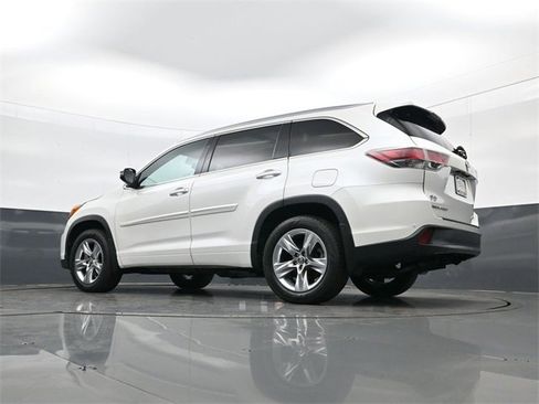 Used 2016 Toyota Highlander Limited Platinum image 28