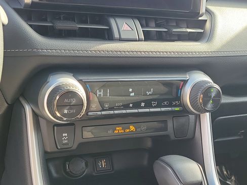 Used 2025 Toyota RAV4 XLE image 27