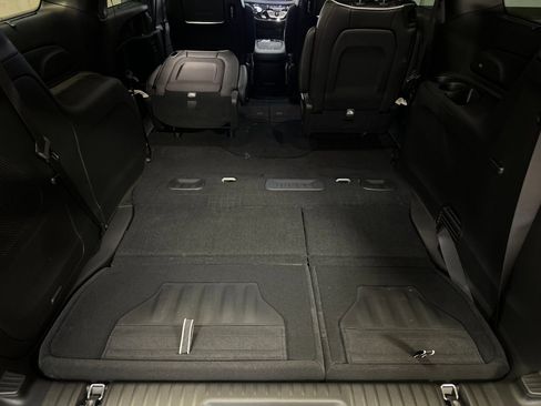 New 2026 Chrysler Pacifica Limited w/ Uconnect Theater Family Group image 16