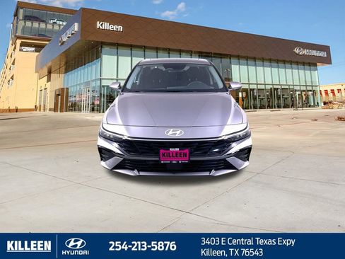 Used 2025 Hyundai Elantra SEL image 2