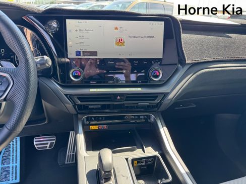 Used 2025 Lexus TX 500h AWD w/ Technology Package image 21