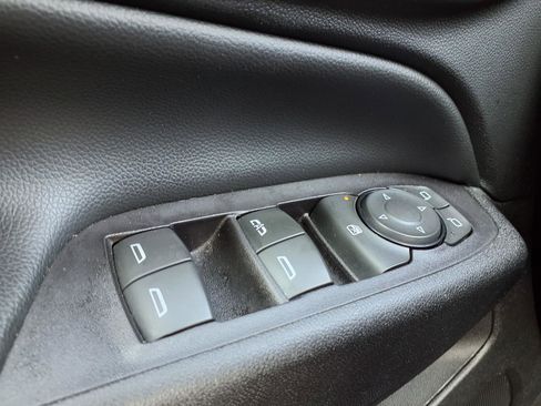 Used 2018 Chevrolet Equinox LT FWD image 20