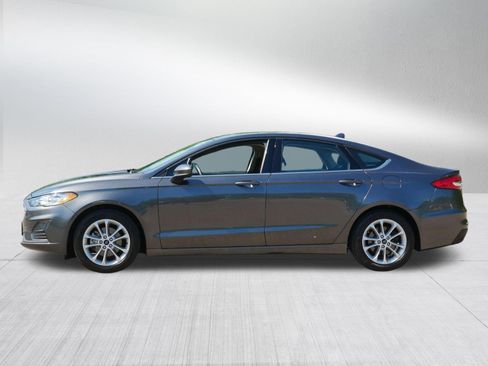 Used 2019 Ford Fusion SE FWD image 4