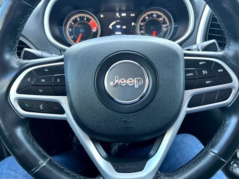 Used 2017 Jeep Cherokee Trailhawk w/ Comfort/Convenience Group image 8