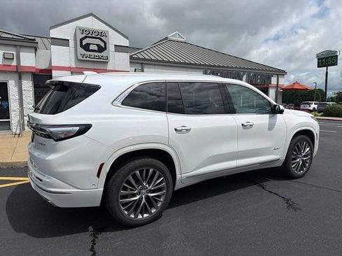 Used 2025 Buick Enclave Avenir w/ Super Cruise Package FWD image 13