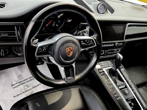Used 2021 Porsche Macan image 36