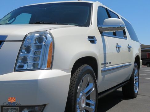 Used 2014 Cadillac Escalade ESV Platinum AWD/4WD image 25