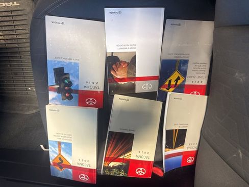 Used 2016 Toyota Tacoma TRD Sport w/ Towing Package image 40