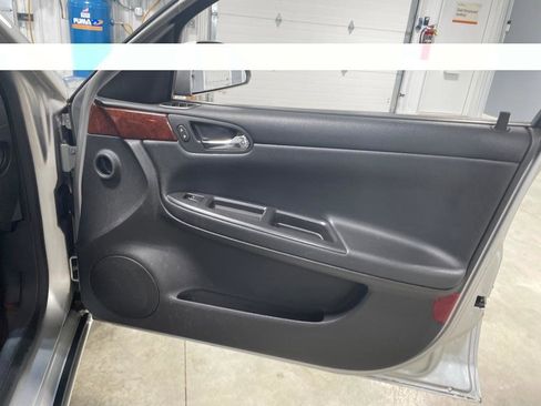 Used 2006 Chevrolet Impala LT w/ Preferred Equipment Group FWD image 24
