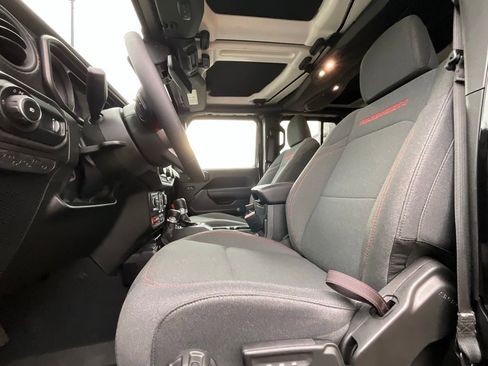 Used 2024 Jeep Wrangler Unlimited Rubicon w/ Technology Group image 12