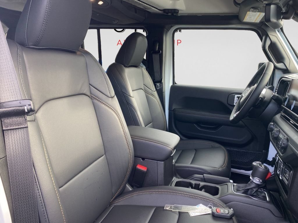 New 2026 Jeep Wrangler Unlimited Sahara AWD/4WD image 12