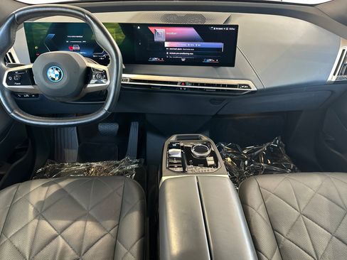 Used 2023 BMW iX xDrive50 w/ Sport Package AWD/4WD image 17
