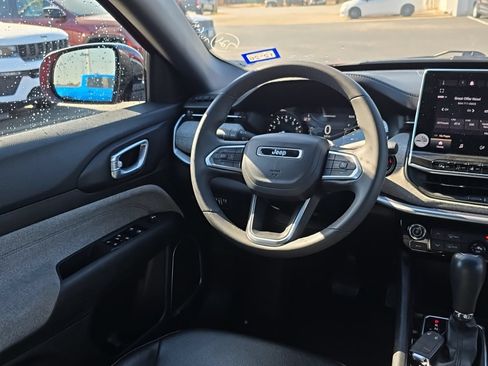 Used 2024 Jeep Compass Latitude AWD/4WD image 13