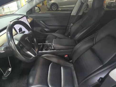Used 2019 Tesla Model 3 Standard Range Plus image 8