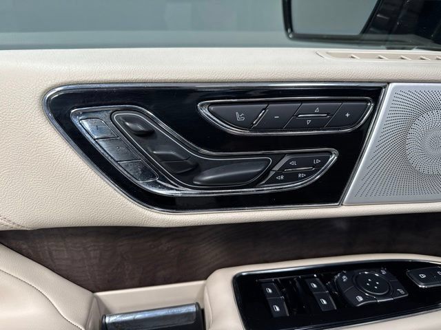 Used 2019 Lincoln Navigator L Reserve AWD/4WD image 8