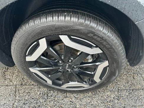Used 2024 Kia Telluride S FWD image 7