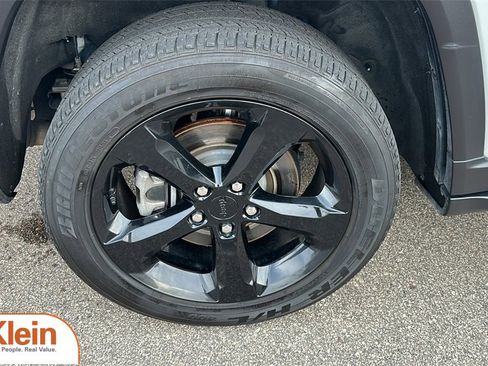 Used 2024 Jeep Grand Cherokee L Altitude image 9