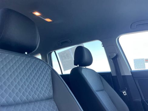 Used 2018 Volkswagen Tiguan S image 18