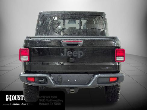 Used 2024 Jeep Gladiator Sport AWD/4WD image 5