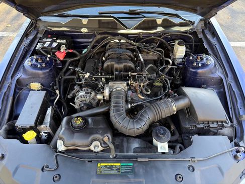 Used 2010 Ford Mustang Premium image 25