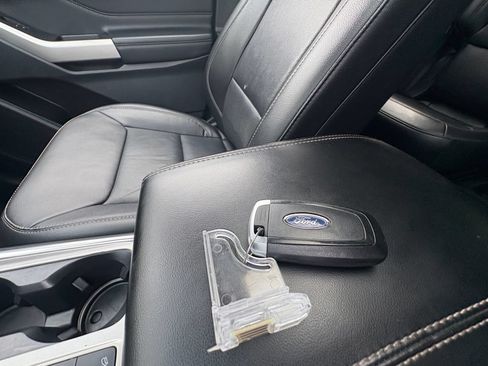 Used 2021 Ford Explorer Limited w/ Equipment Group 301A AWD/4WD image 34