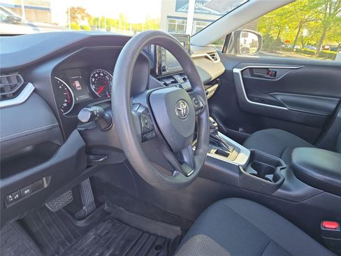 Used 2021 Toyota RAV4 LE AWD/4WD image 19