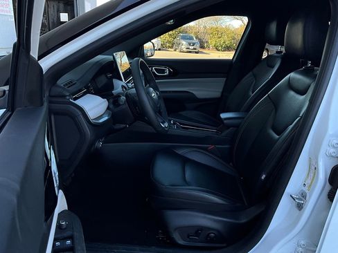 Used 2025 Jeep Compass Limited image 10