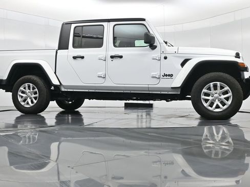 Used 2023 Jeep Gladiator Sport image 50