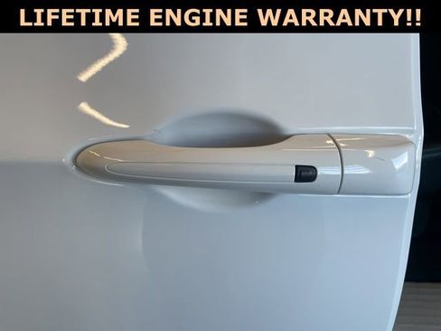 Certified 2024 Chrysler Pacifica Touring-L image 34