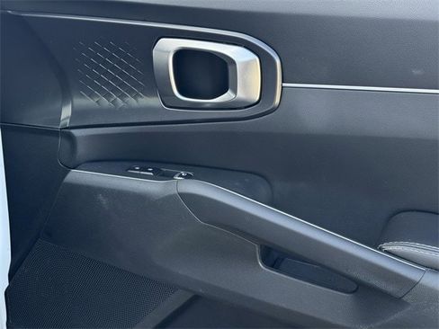 Used 2024 Kia Sorento S image 28