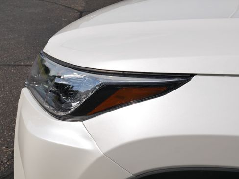 Used 2019 Toyota Highlander SE AWD/4WD image 16
