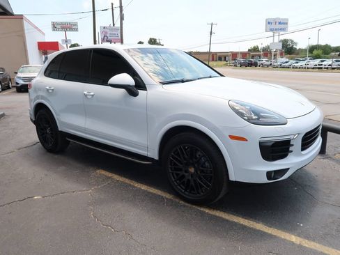 Used 2017 Porsche Cayenne AWD/4WD image 3