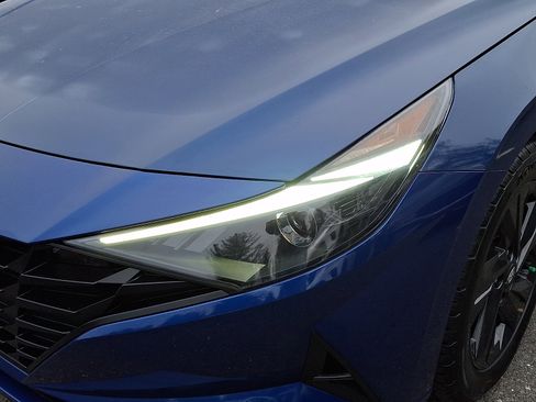 Certified 2023 Hyundai Elantra SEL w/ Winter Weather Package FWD image 9
