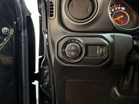 Used 2023 Jeep Gladiator Sport image 90