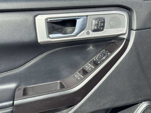 Used 2020 Ford Explorer Limited RWD image 13