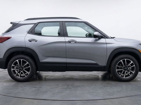 Used 2025 Chevrolet TrailBlazer LT FWD image 11