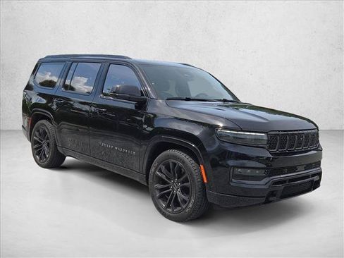 Used 2022 Jeep Grand Wagoneer Series II AWD/4WD image 3