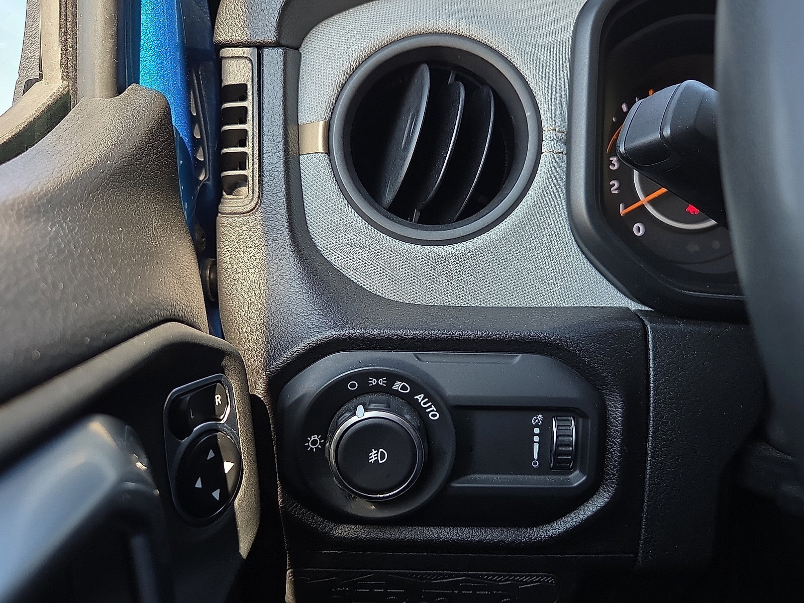 Used 2024 Jeep Wrangler Unlimited Sport AWD/4WD image 21