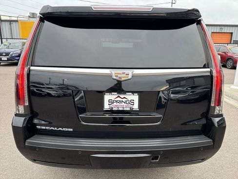 Used 2019 Cadillac Escalade Platinum image 4