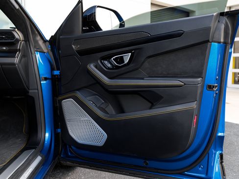 Used 2022 Lamborghini Urus image 38