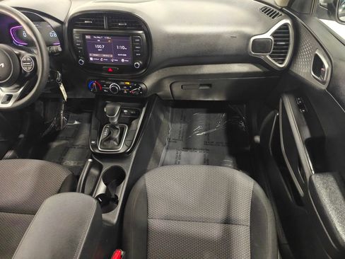 Used 2025 Kia Soul LX w/ LX Technology Package FWD image 19
