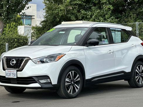 Used 2020 Nissan Kicks SR w/ SR Premium Package FWD image 8