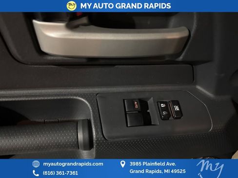 Used 2014 Toyota FJ Cruiser 2WD image 15