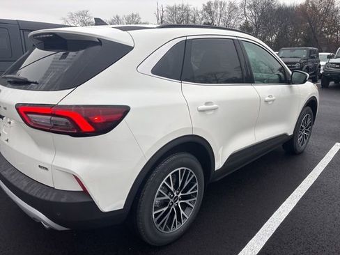 New 2025 Ford Escape SE image 3