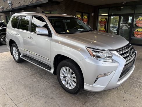 Used 2014 Lexus GX 460 w/ Premium Package AWD/4WD image 4