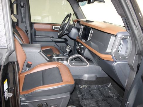 Used 2024 Ford Bronco Outer Banks AWD/4WD image 28