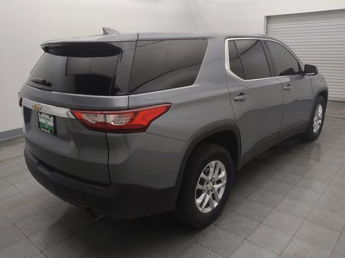 Used 2021 Chevrolet Traverse LS FWD image 9