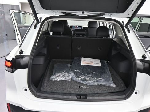 New 2026 Volkswagen Tiguan SE AWD/4WD image 40