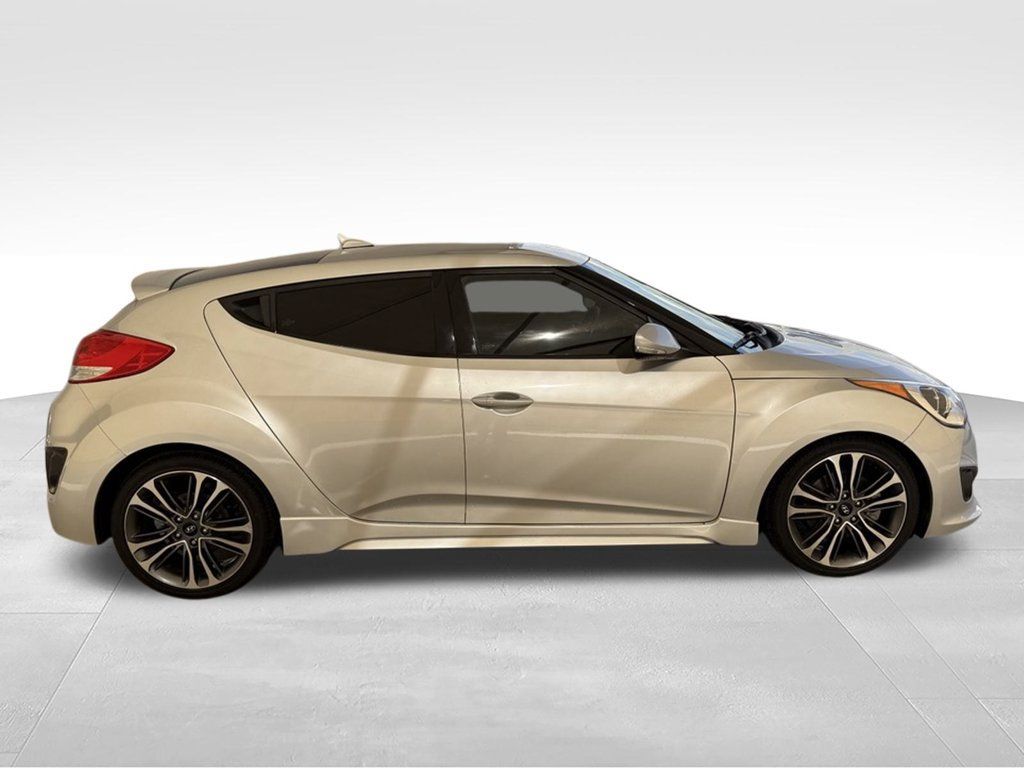 Used 2016 Hyundai Veloster Turbo FWD image 6